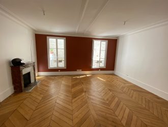 Salon appartement 7ème Paris rénovation